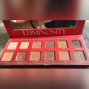 Full Size Eyeshadow Pallette